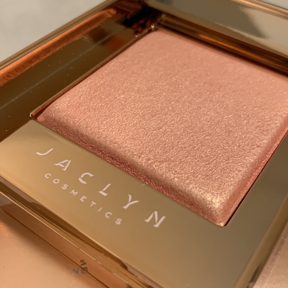 NWT Jaclyn Cosmetics Highlighter in Mesmerized